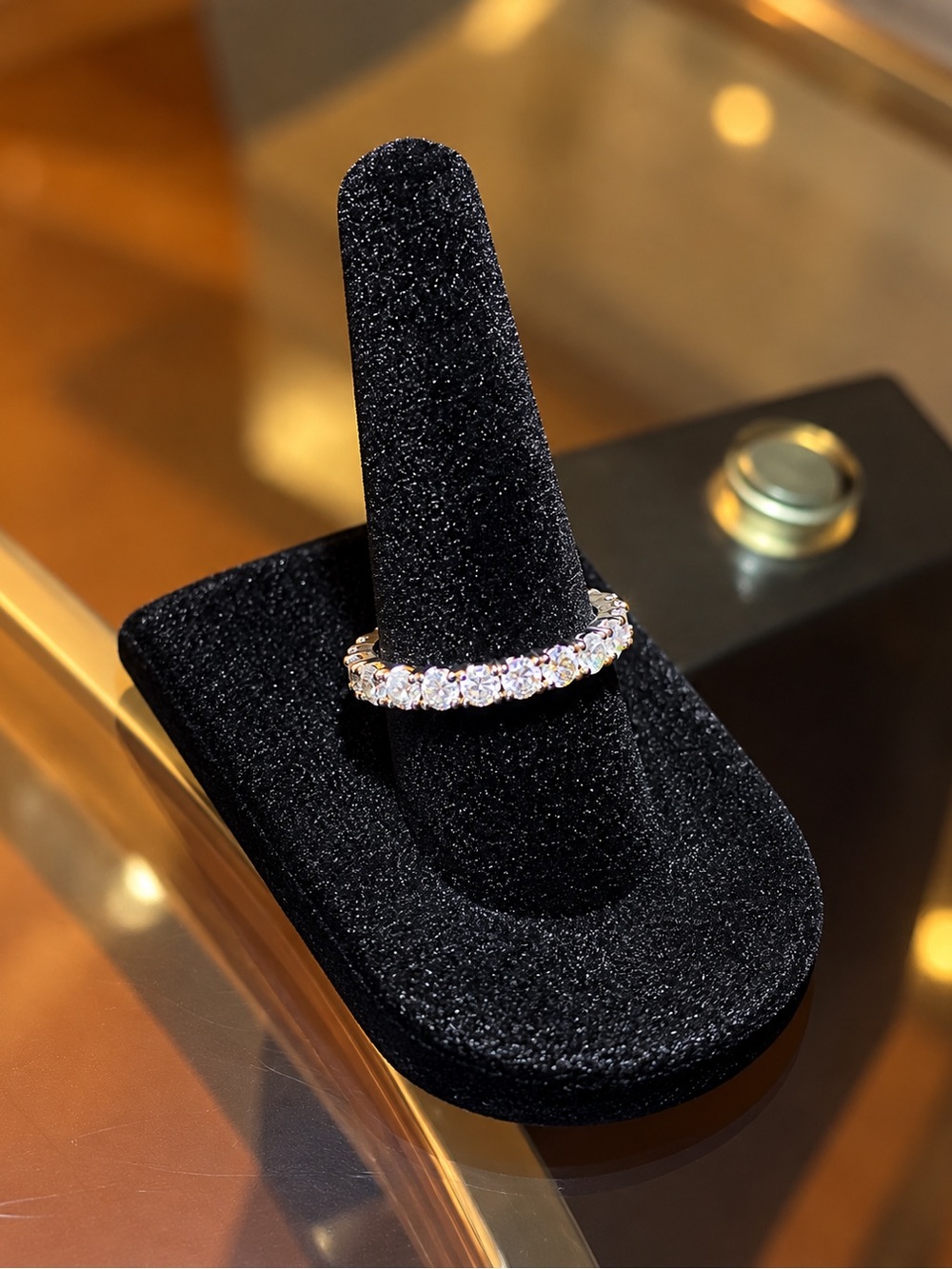 💎 Sparkling Moissanite Eternity Band – Size 7